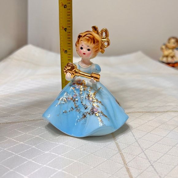 Vintage 1960s Josef Originals SPECIAL OCCASSIONS Series Gold Key Girl Figurine - Picture 2 of 7